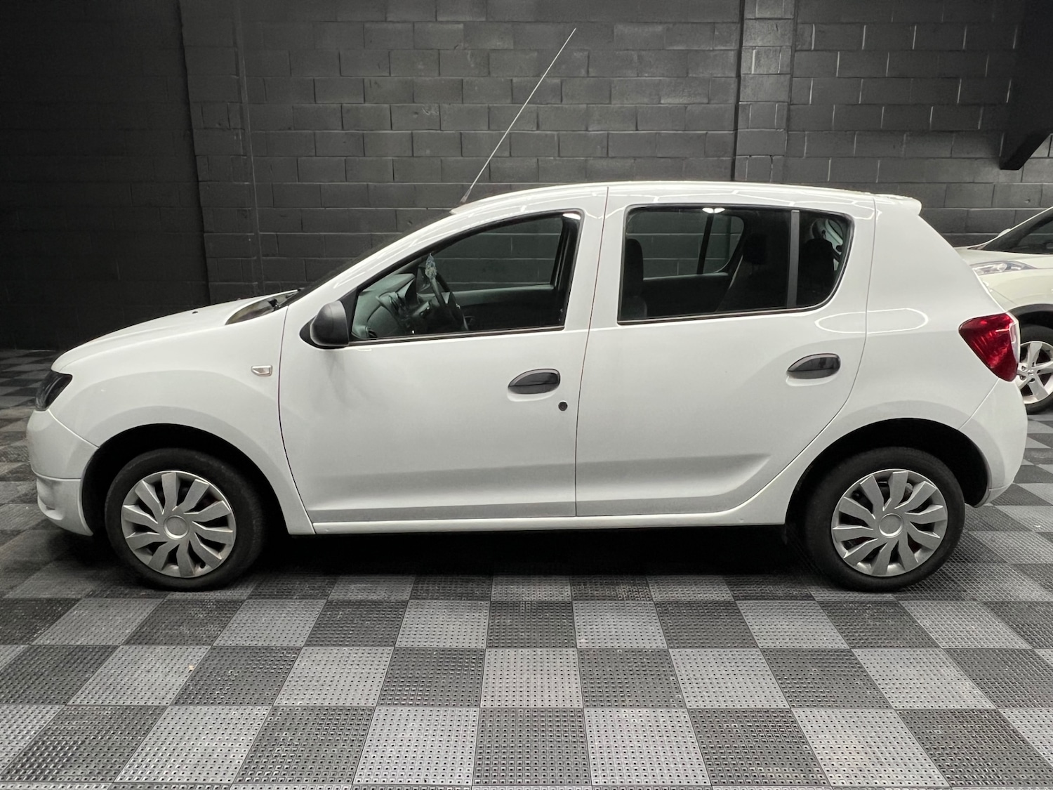 Used Dacia Sandero 2015 for sale - 77247902: Photo 6