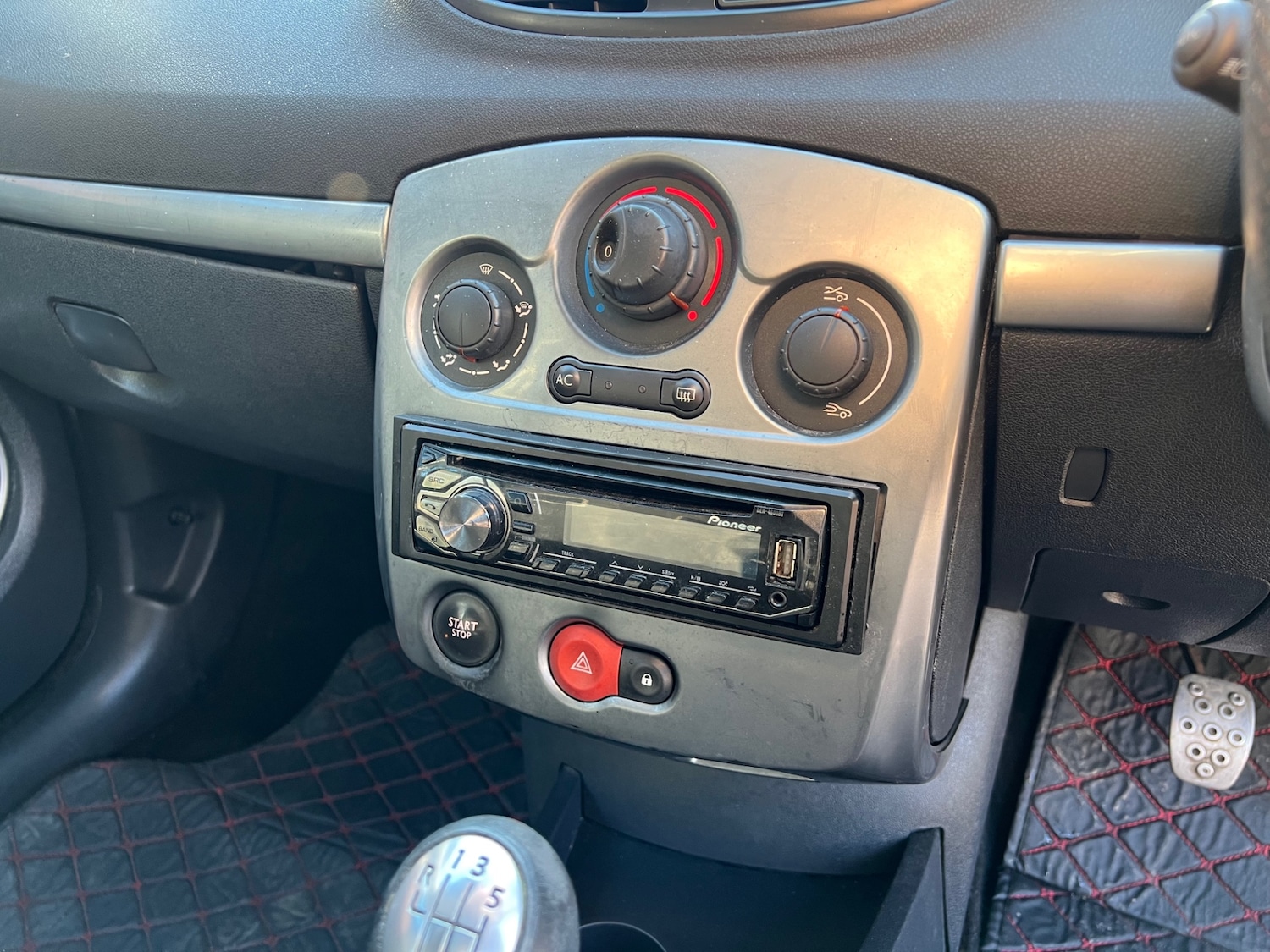 Used Renault Clio 2006 for sale - 77350236: Photo 15