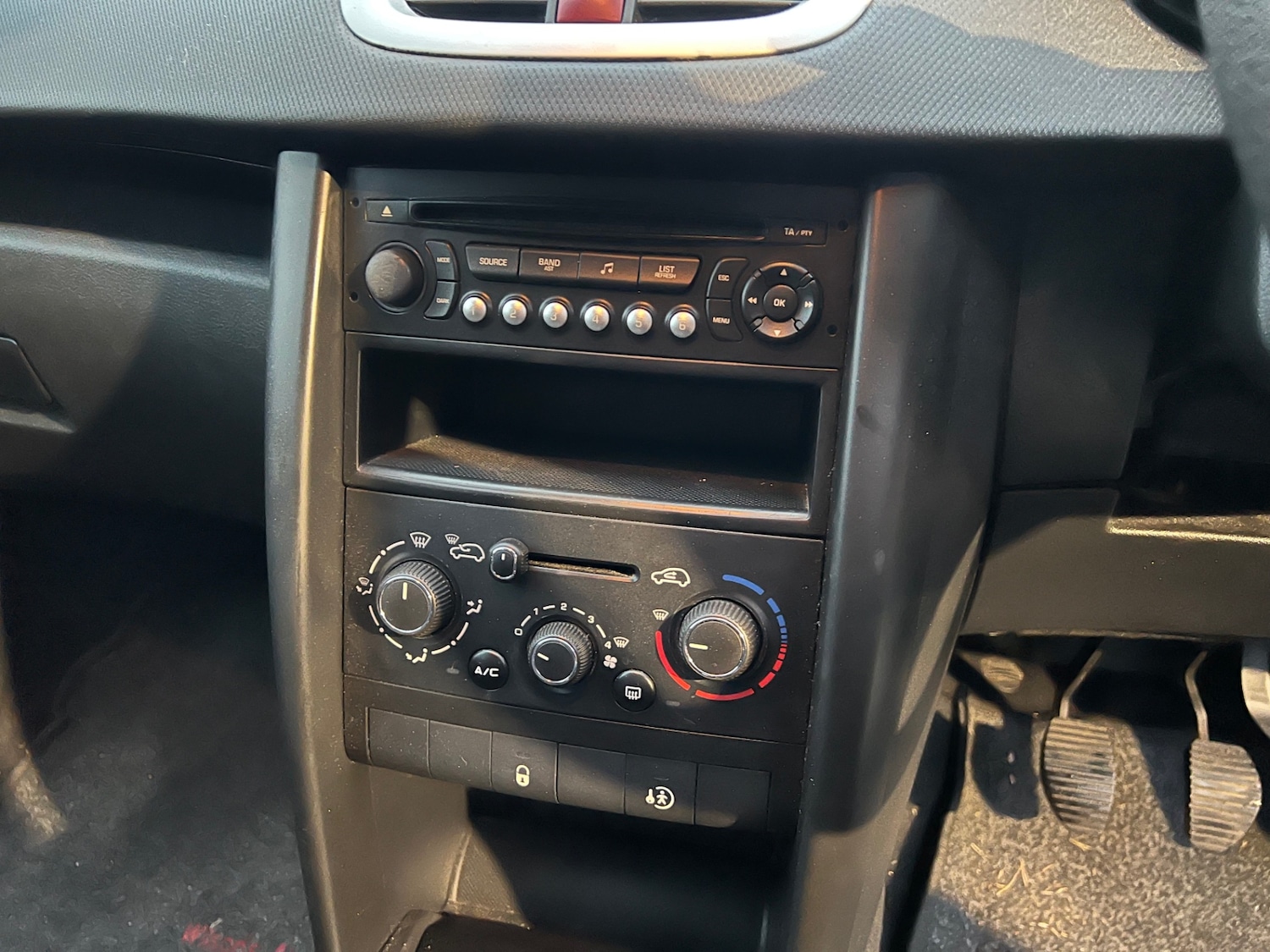 Used Peugeot 207 2011 for sale - 76971126: Photo 13