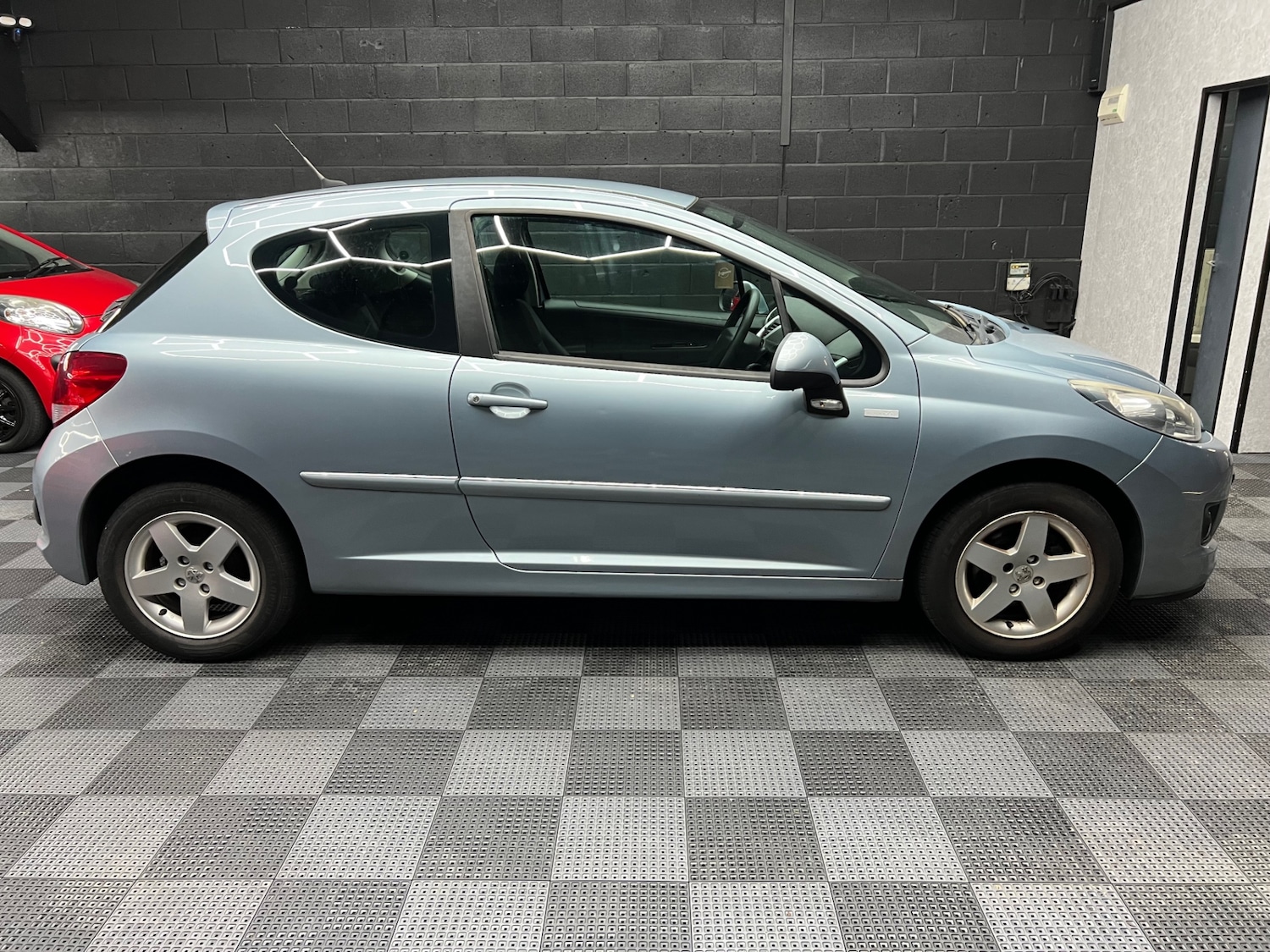 Used Peugeot 207 2011 for sale - 77932451: Photo 2