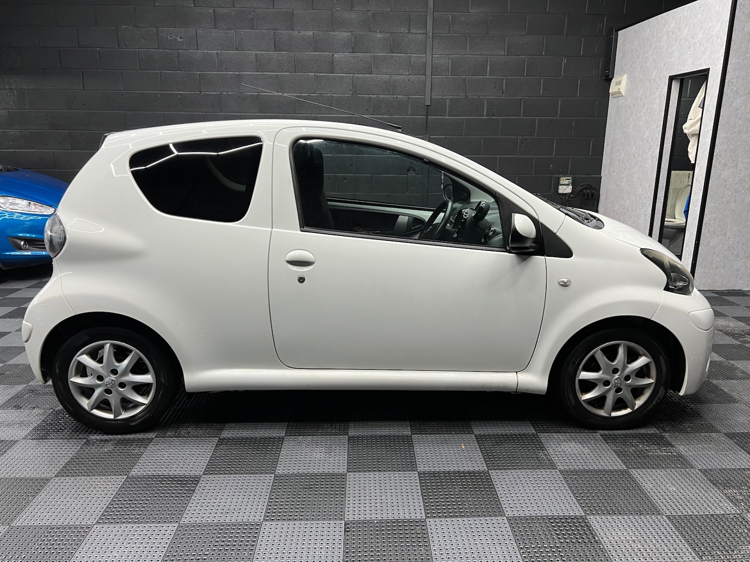 Used Toyota AYGO 2014 for sale - 76979796: Photo 2