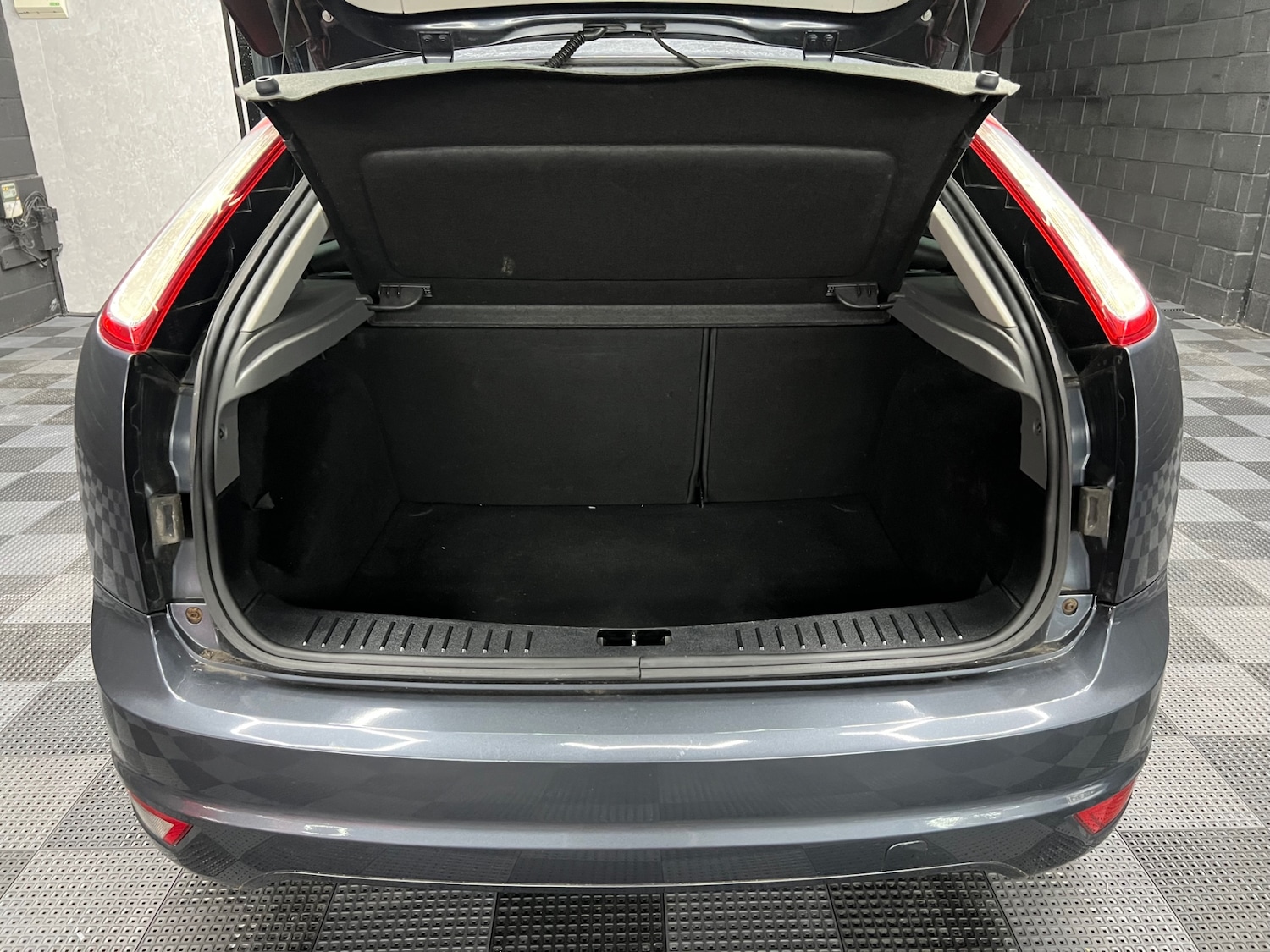 Used Ford Focus 2010 for sale - 77983584: Photo 16