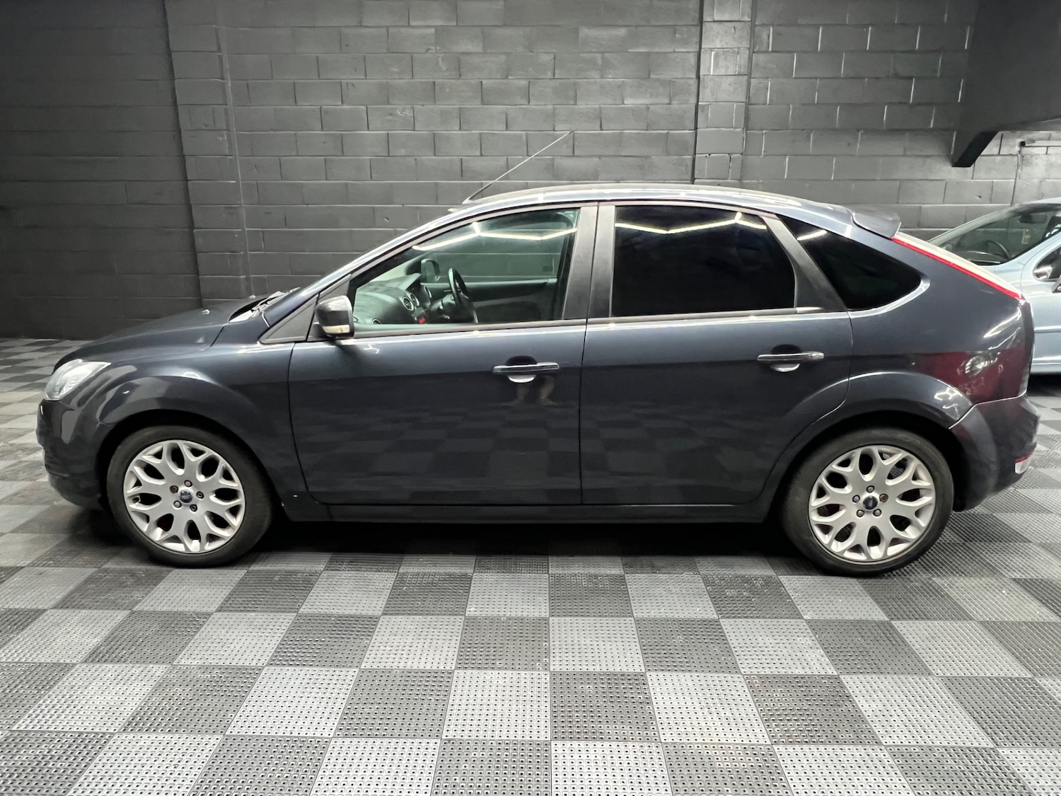 Used Ford Focus 2010 for sale - 77983584: Photo 6