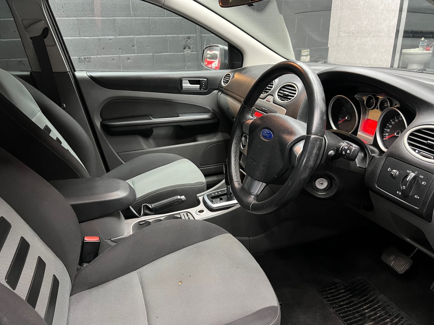 Used Ford Focus 2010 for sale - 77983584: Photo 9