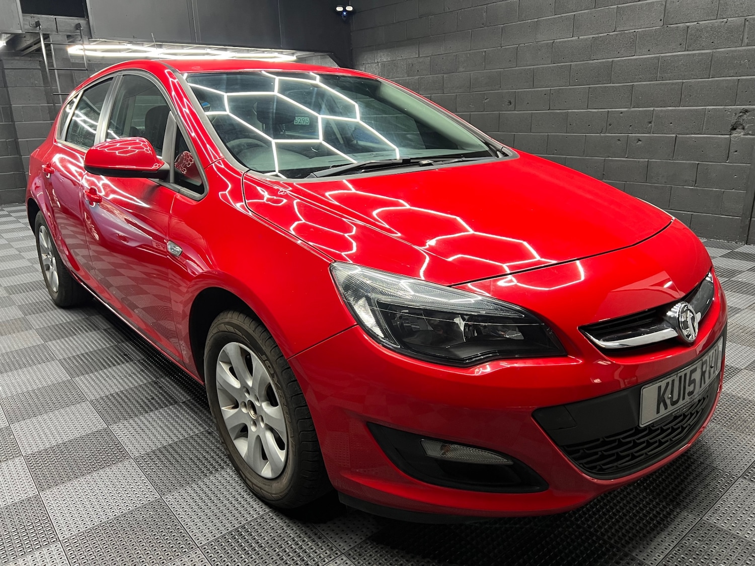 Used Vauxhall Astra 2015 for sale - 76625381: Photo 1