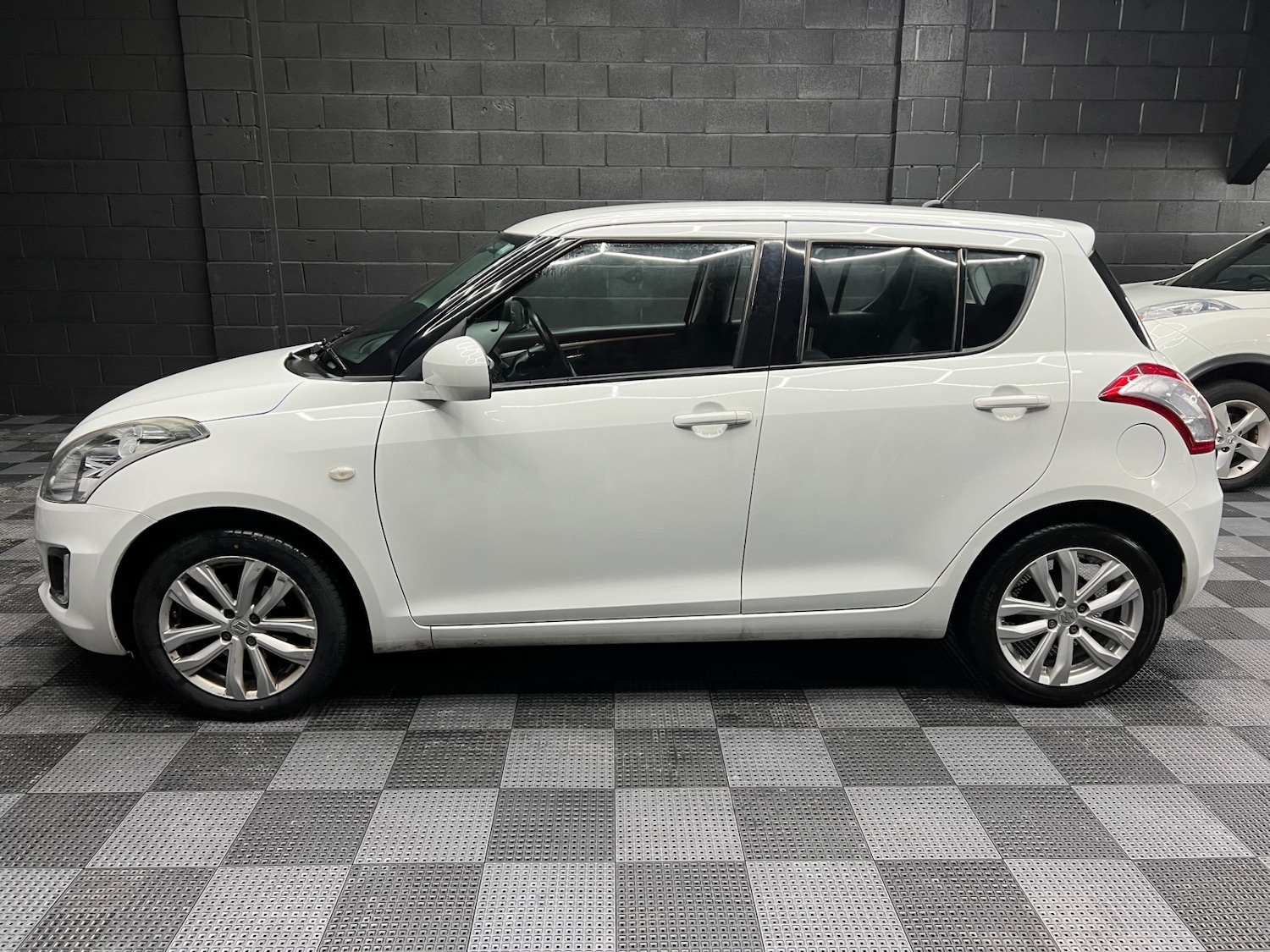 Used Suzuki Swift 2015 for sale - 77271111: Photo 6