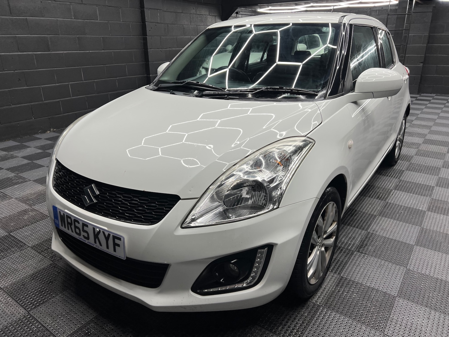 Used Suzuki Swift 2015 for sale - 77271111: Photo 7