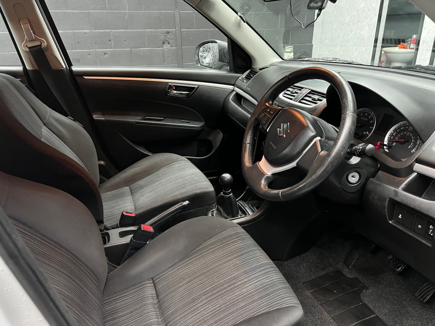 Used Suzuki Swift 2015 for sale - 77271111: Photo 9