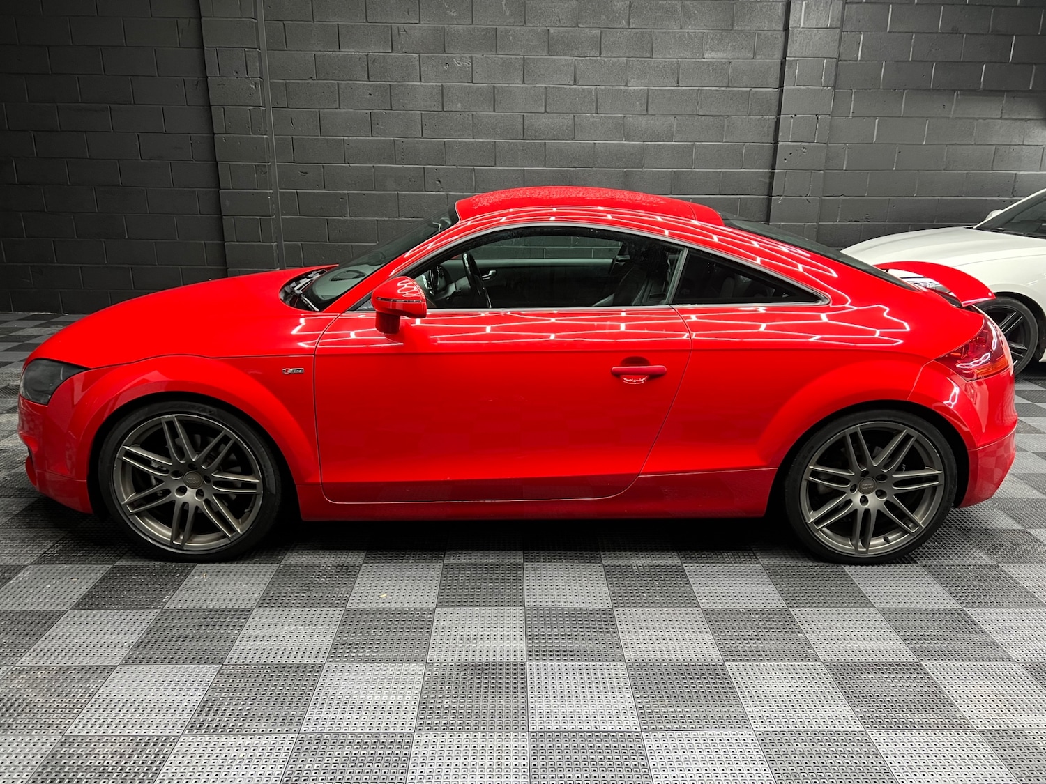 Used Audi TT 2010 for sale - 77391776: Photo 6