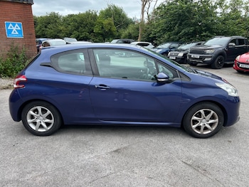 Used Peugeot 208 2014 for sale - 78951665: Photo
