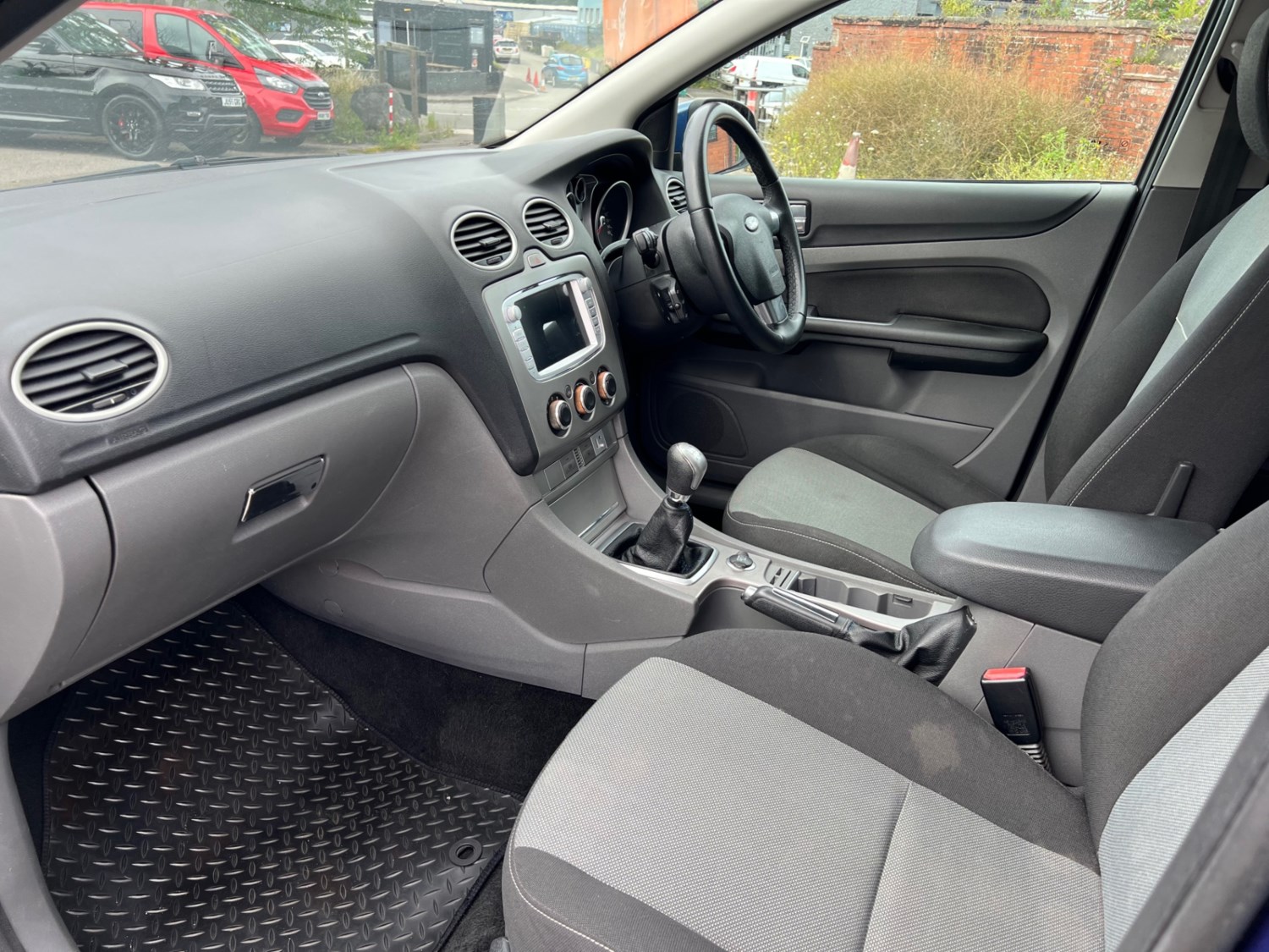 Ford Focus 2010 (59) - 1.6 TDCi Zetec 5dr [110] [DPF] - Image 10