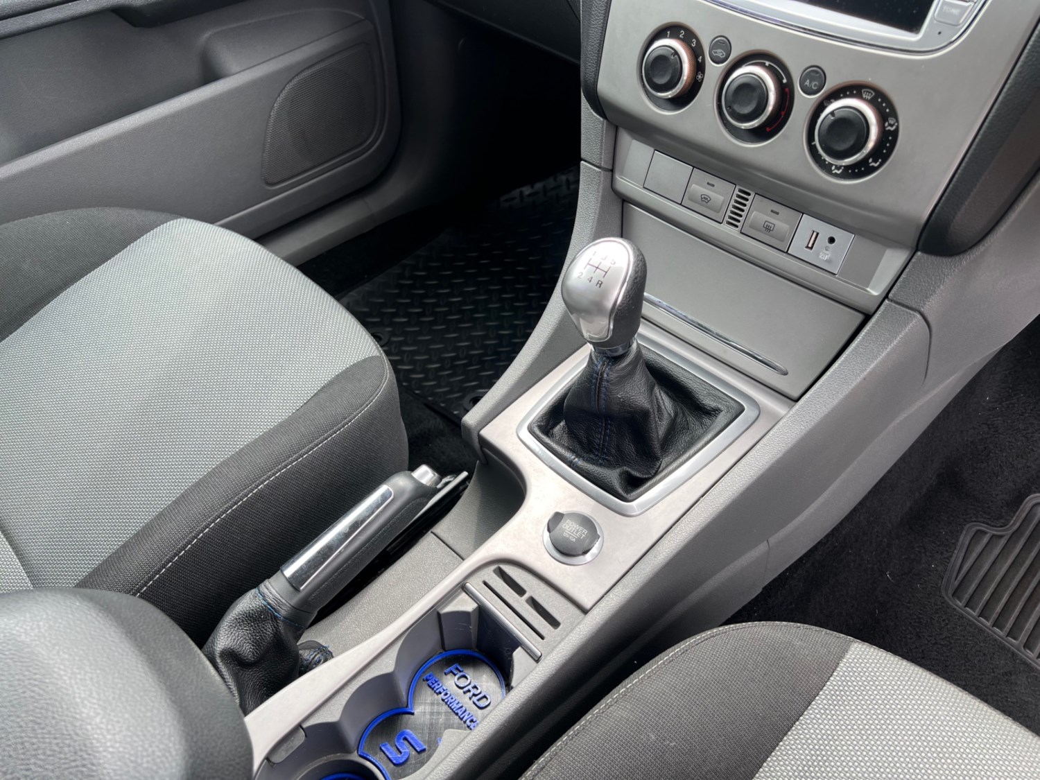 Ford Focus 2010 (59) - 1.6 TDCi Zetec 5dr [110] [DPF] - Image 15