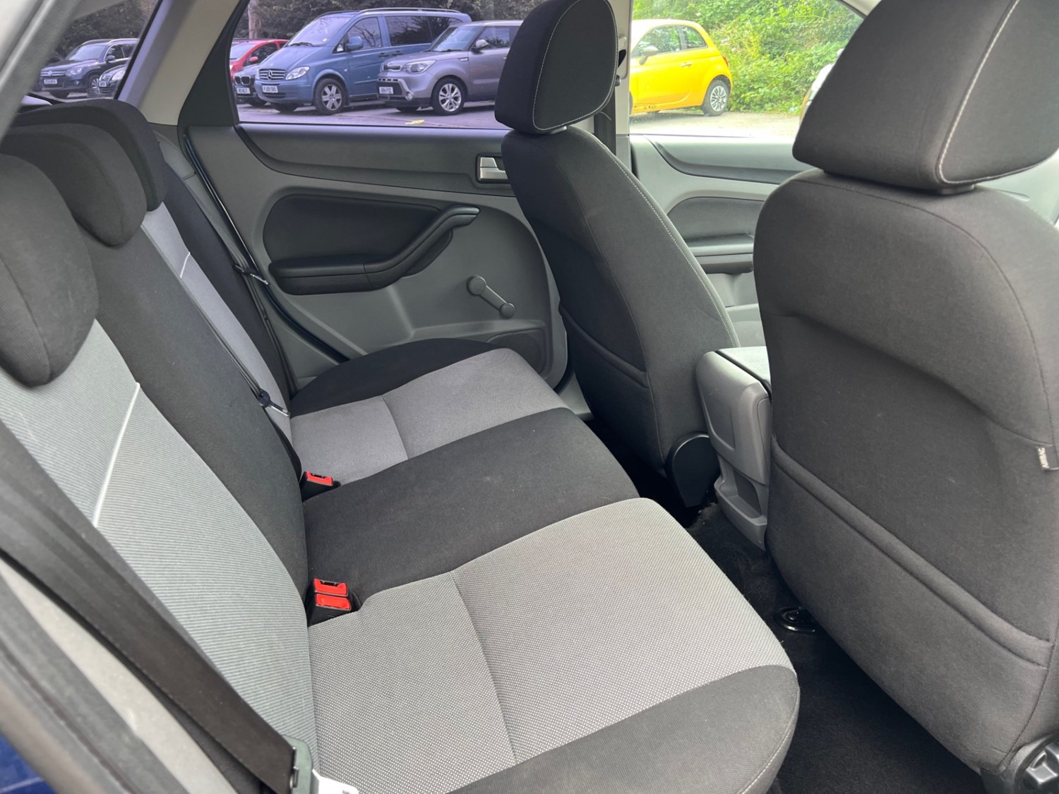 Ford Focus 2010 (59) - 1.6 TDCi Zetec 5dr [110] [DPF] - Image 16