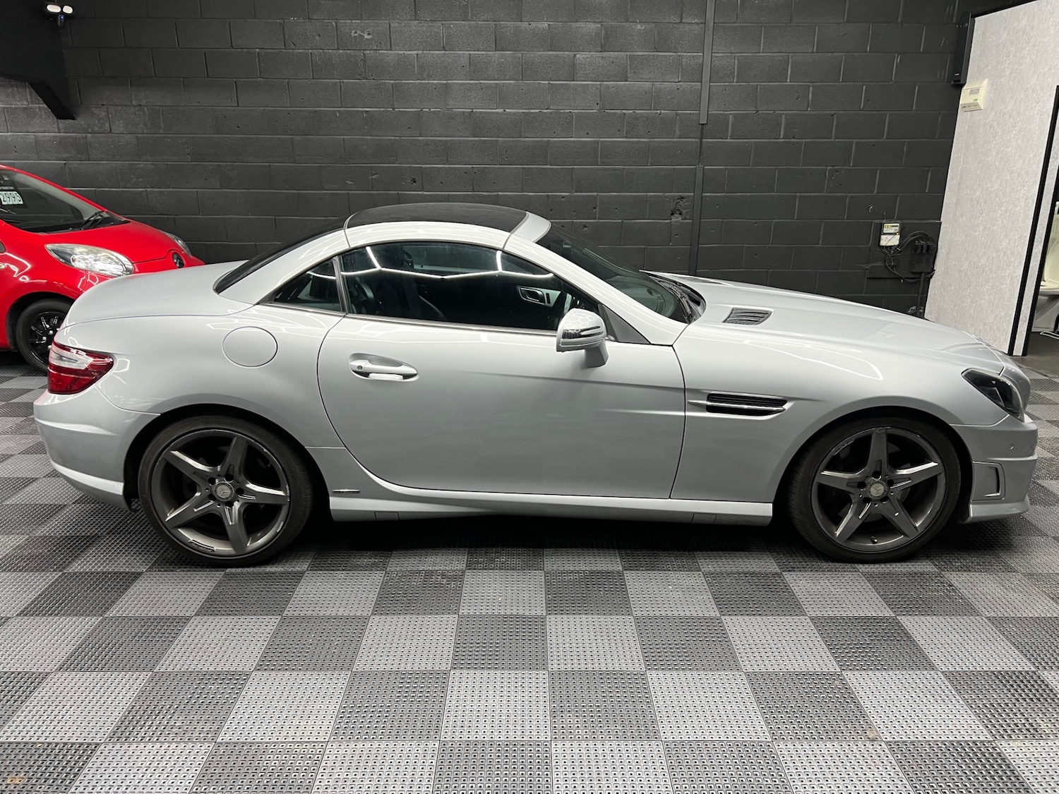 Used Mercedes-Benz SLK 2015 for sale - 78090628: Photo 2