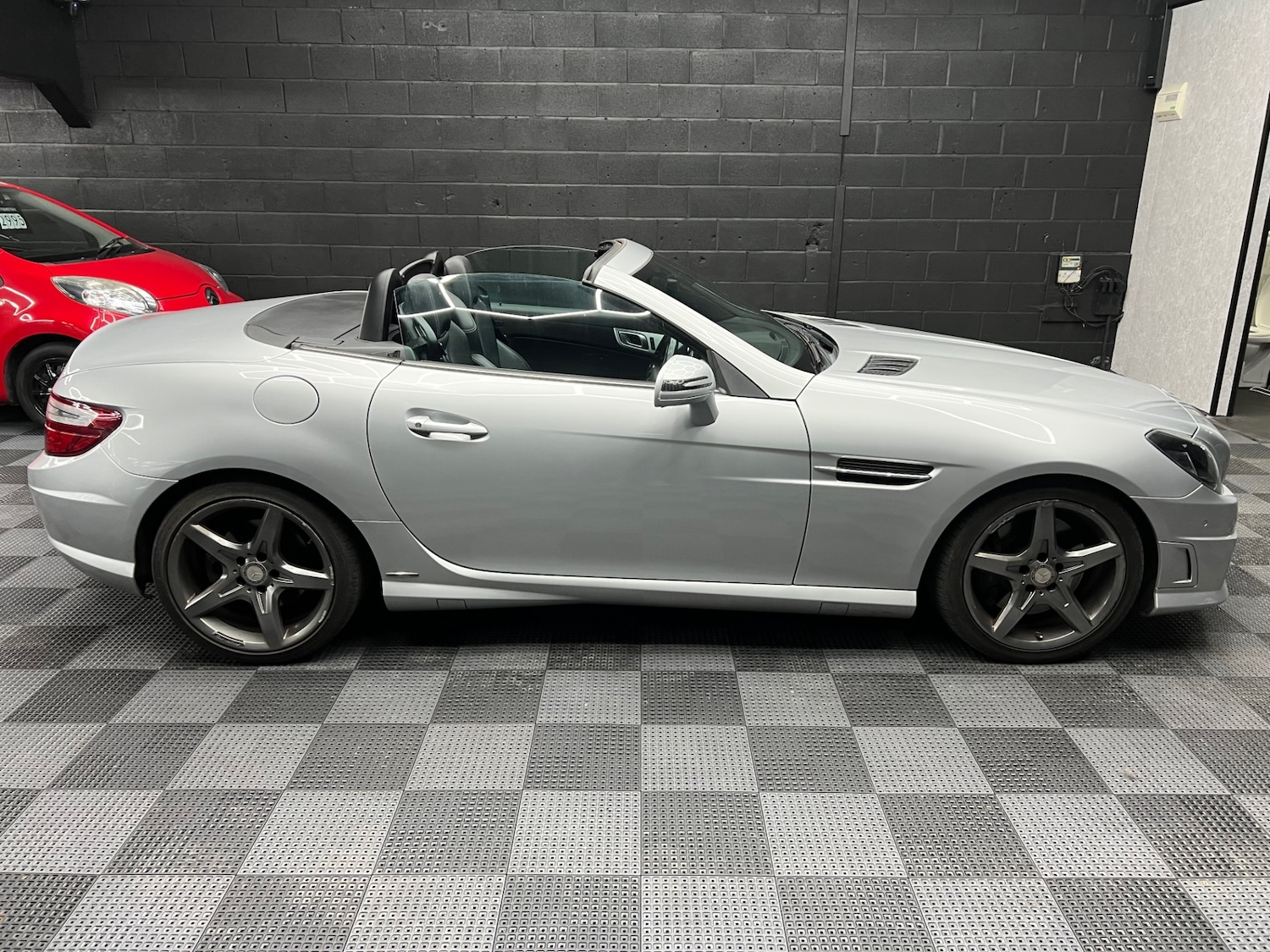Used Mercedes-Benz SLK 2015 for sale - 78090628: Photo 3