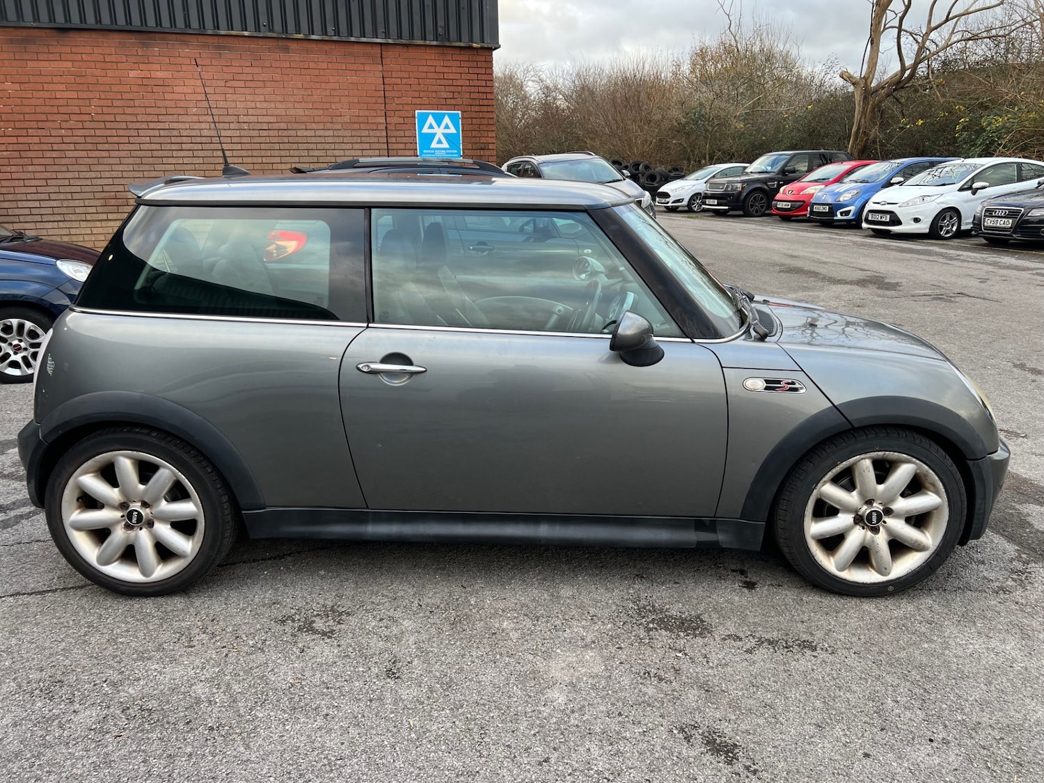Used MINI Hatch 2004 for sale - 76906233: Photo 2