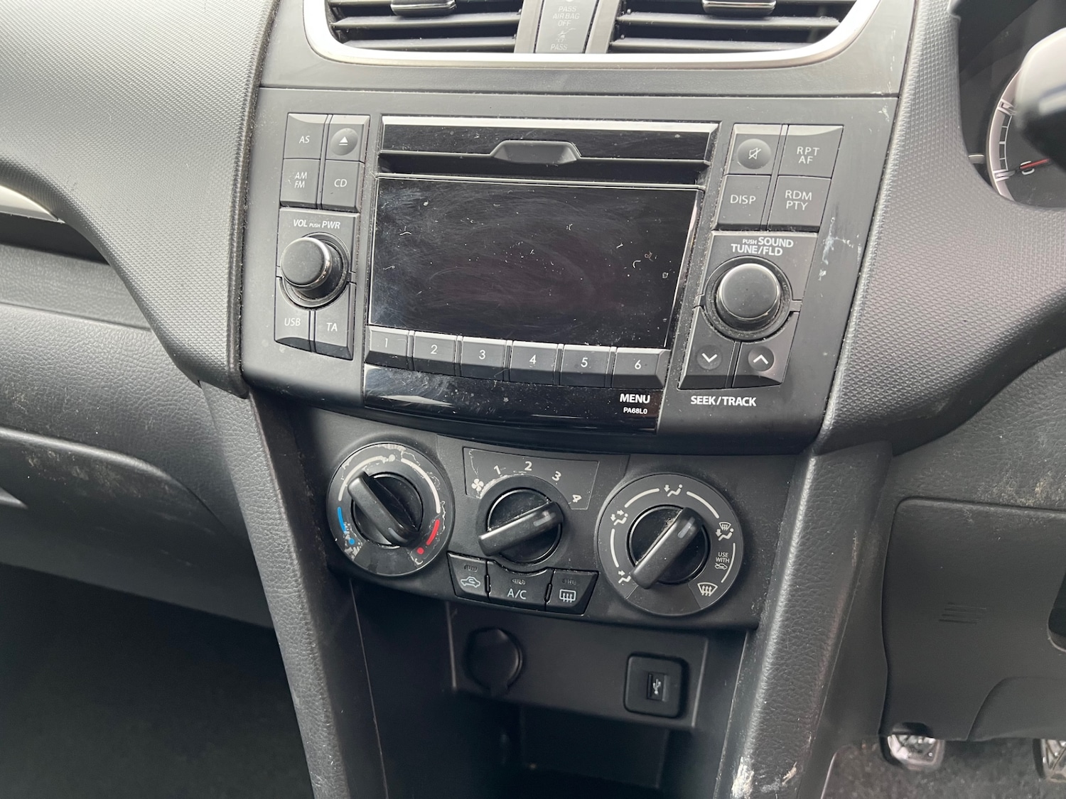 Used Suzuki Swift 2011 for sale - 76352717: Photo 13