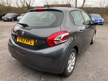 Used Peugeot 208 2013 for sale - 77676202: Photo