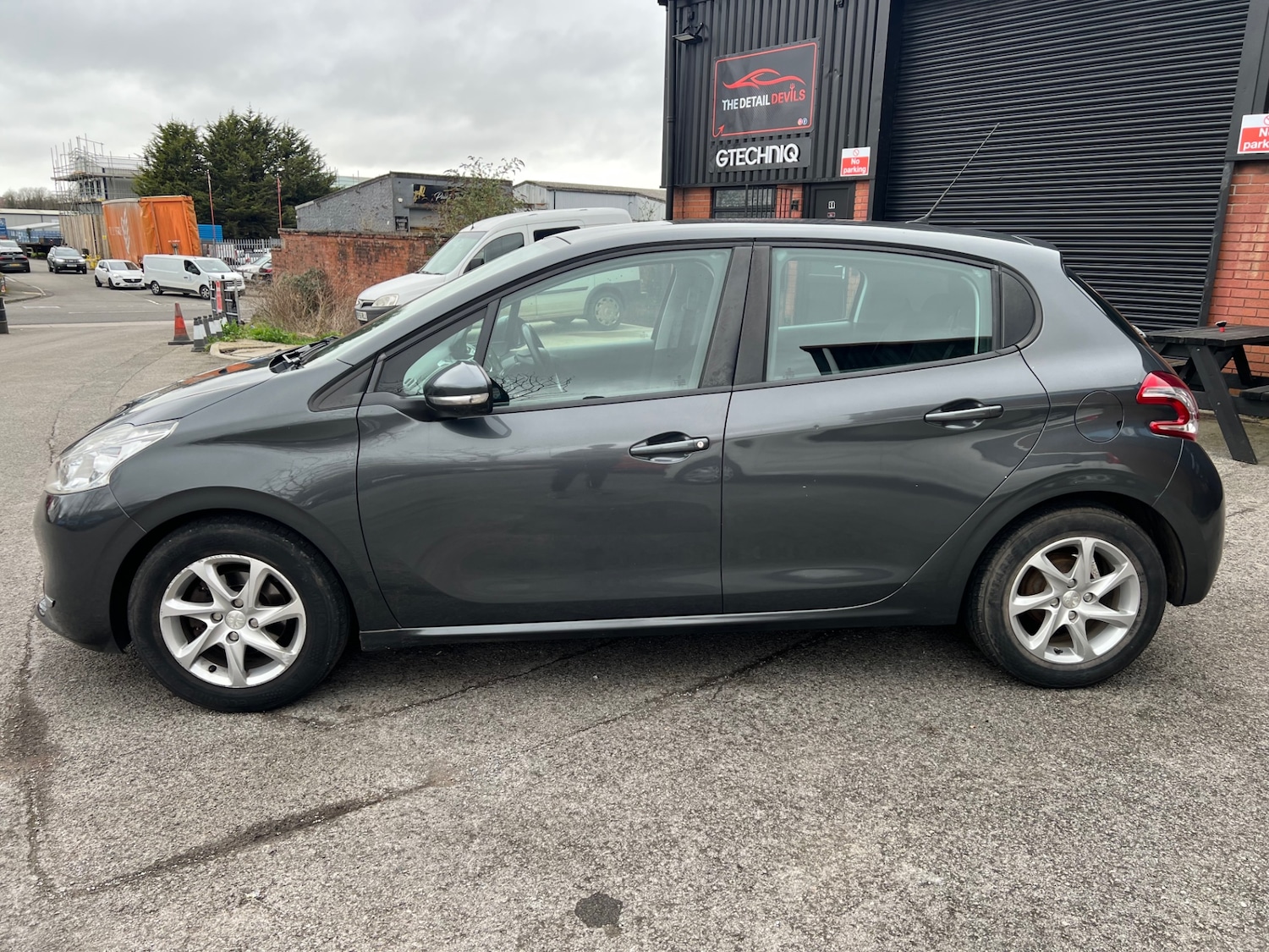 Used Peugeot 208 2013 for sale - 77676202: Photo 6