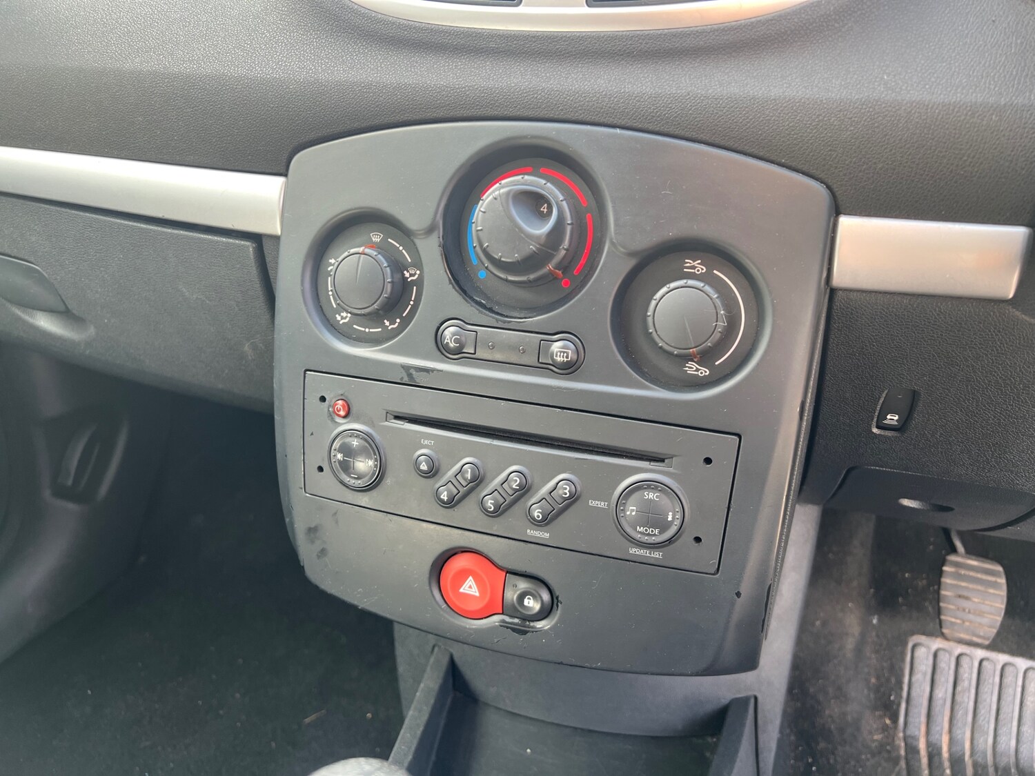 Used Renault Clio 2006 for sale - 78210028: Photo 12