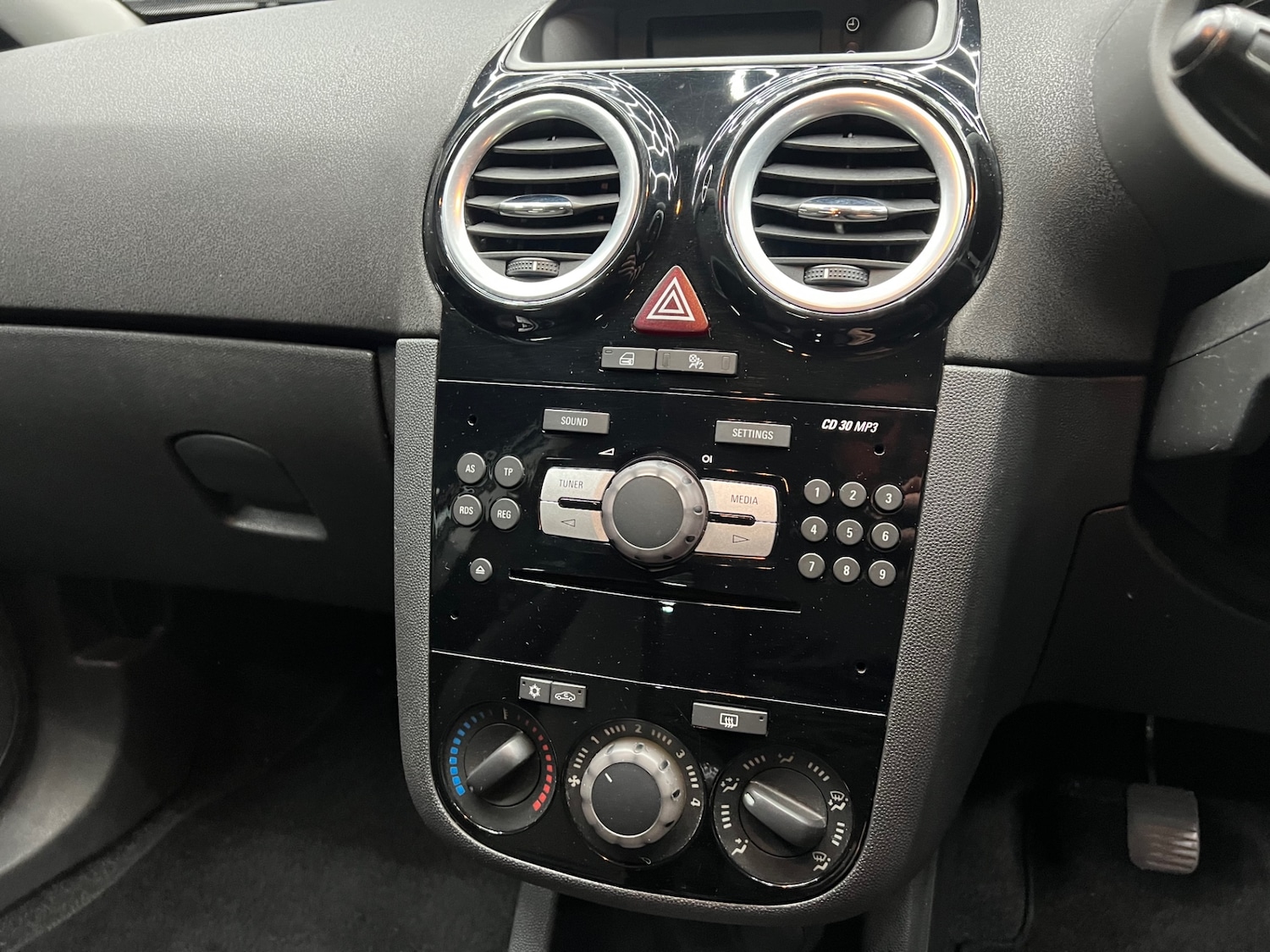 Used Vauxhall Corsa 2013 for sale - 76143273: Photo 13