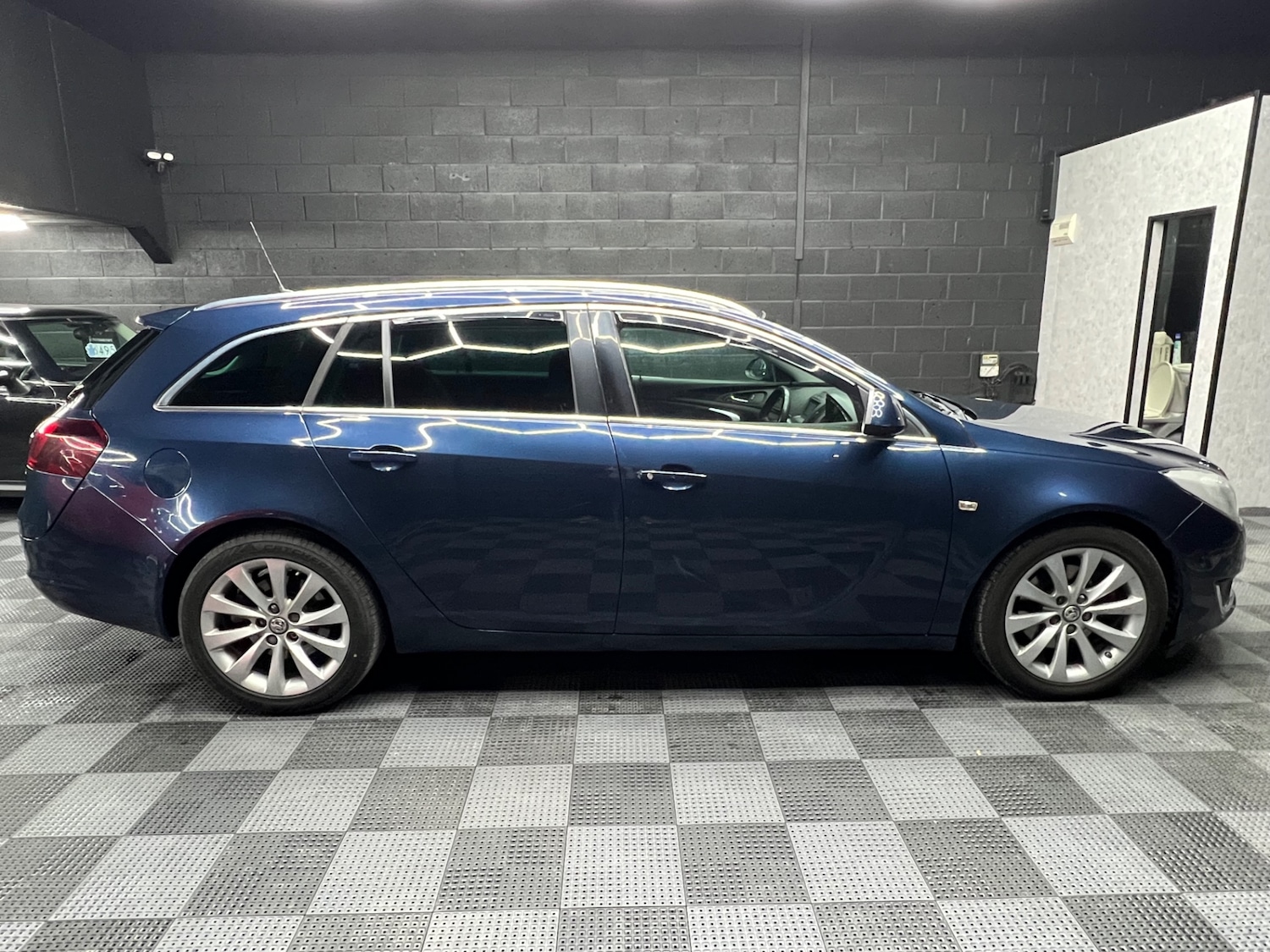Used Vauxhall Insignia 2014 for sale - 77106084: Photo 2