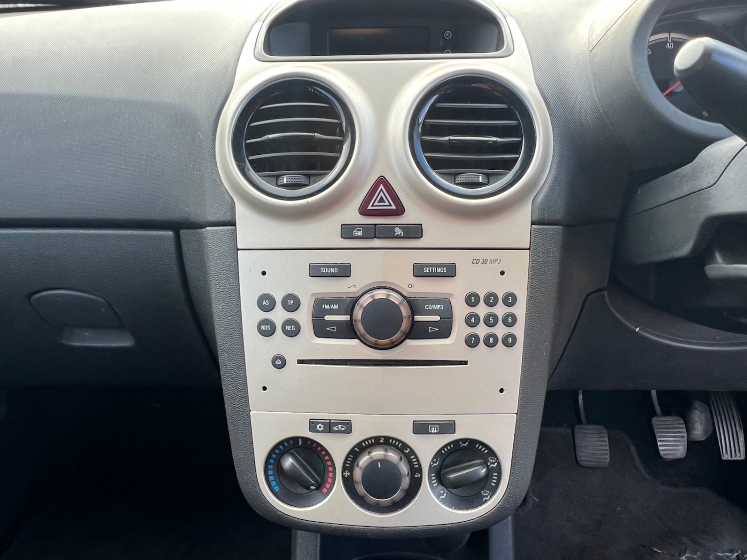 Used Vauxhall Corsa 2010 for sale - 76382724: Photo 13