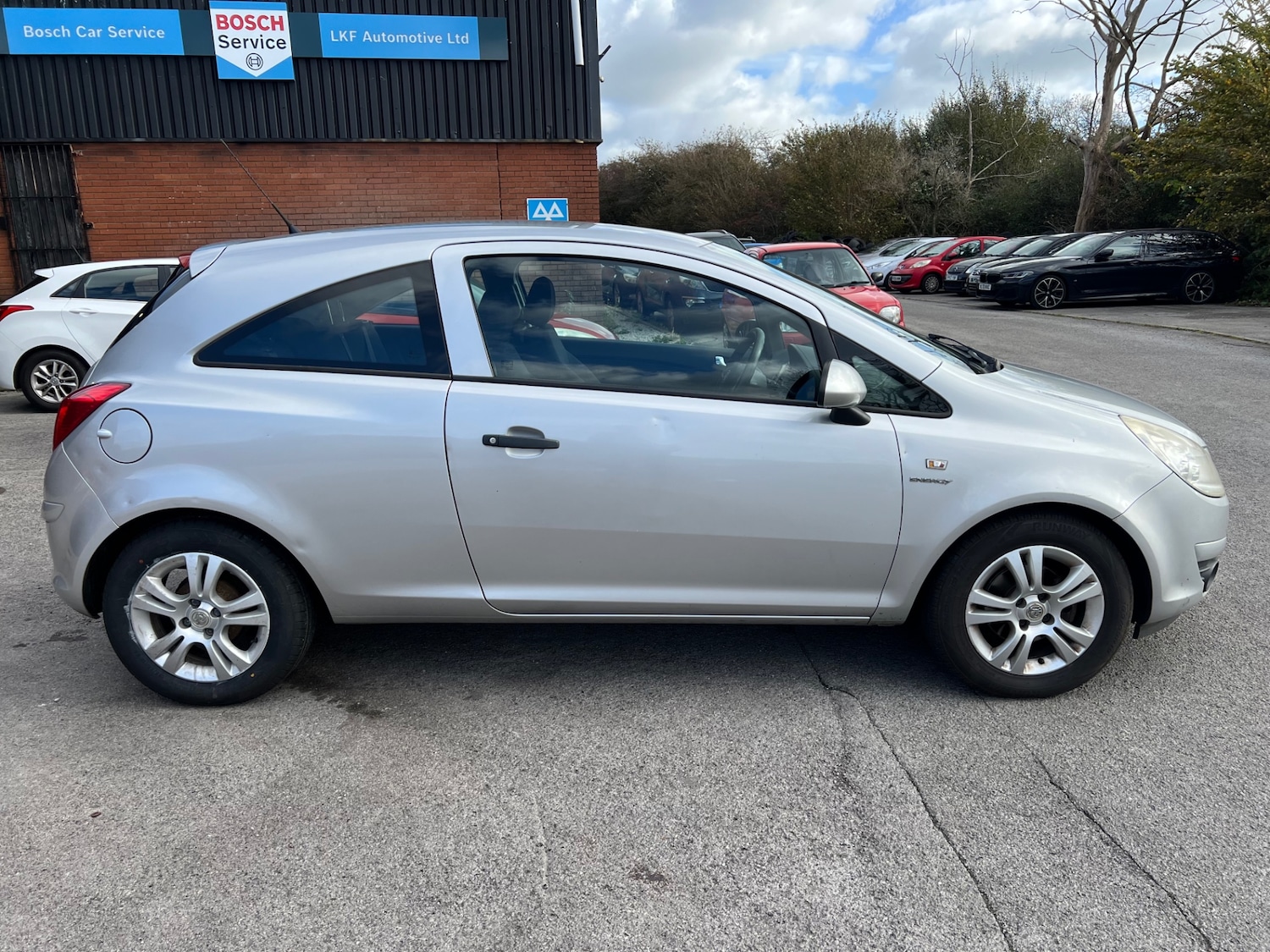 Used Vauxhall Corsa 2010 for sale - 76382724: Photo 2