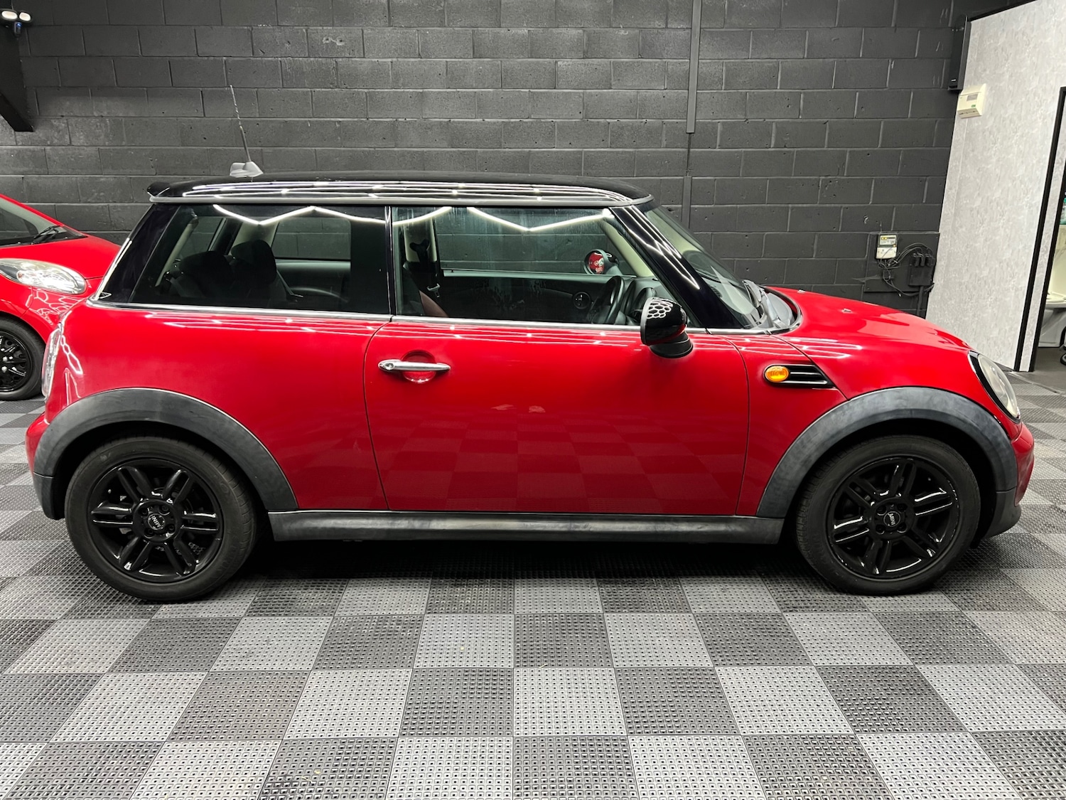 Used MINI Hatch 2011 for sale - 78139468: Photo 2