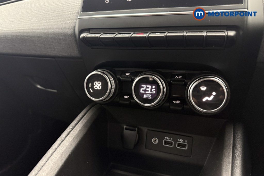 Used Renault Clio 2024 for sale - 76352733: Photo 22