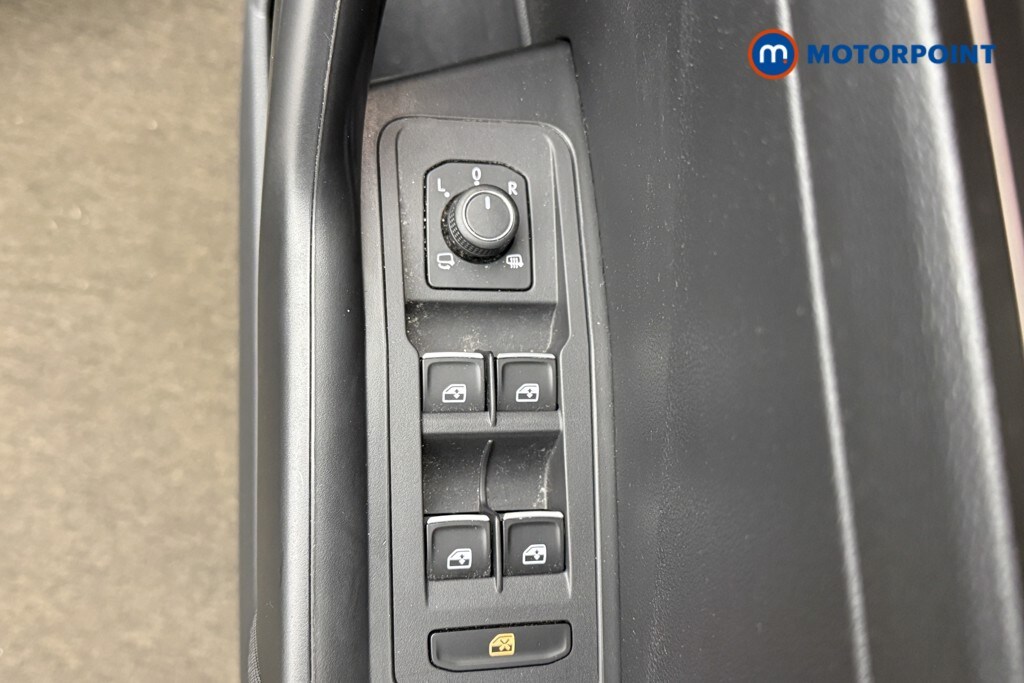 Used Volkswagen T-Roc for sale - 77984490: Photo 30