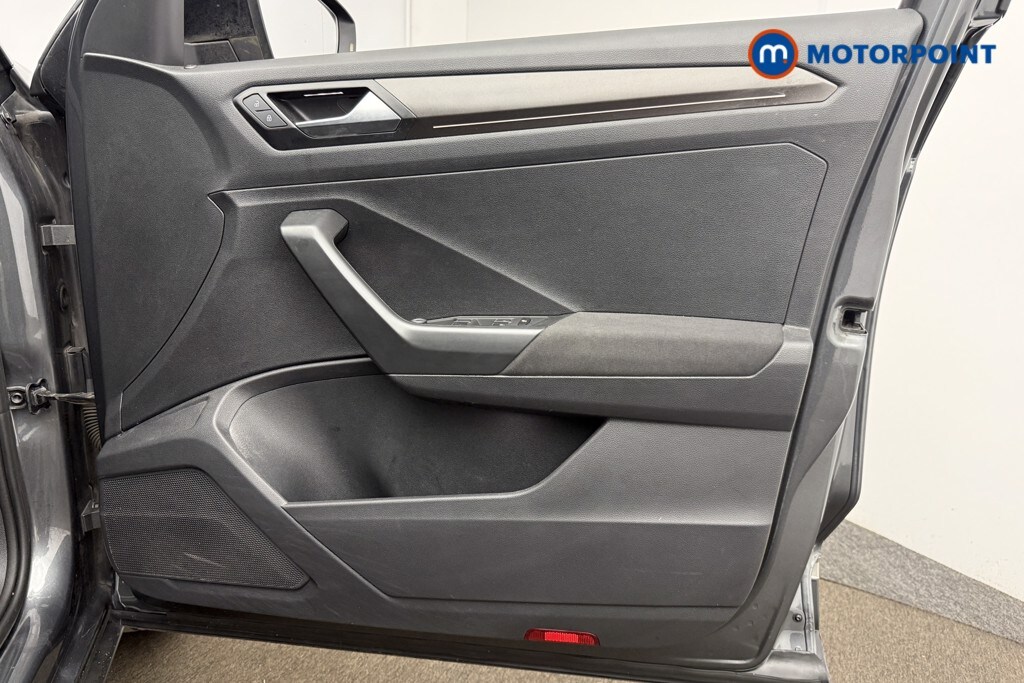 Used Volkswagen T-Roc for sale - 77984490: Photo 31