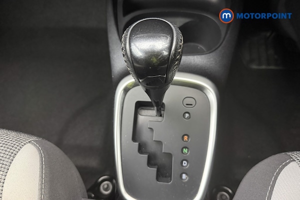 Used Toyota Yaris 2020 for sale - 76319875: Photo 35