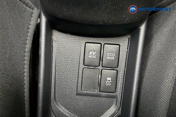 Used Toyota Yaris 2020 for sale - 76319875: Photo 36