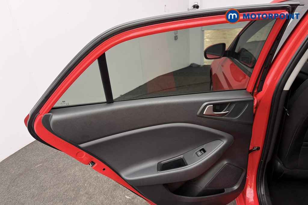 Used Hyundai i20 2018 for sale - 76127784: Photo 14