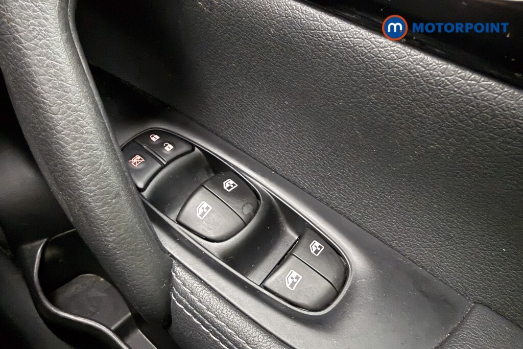 Used Nissan Qashqai for sale - 77998072: Photo 24