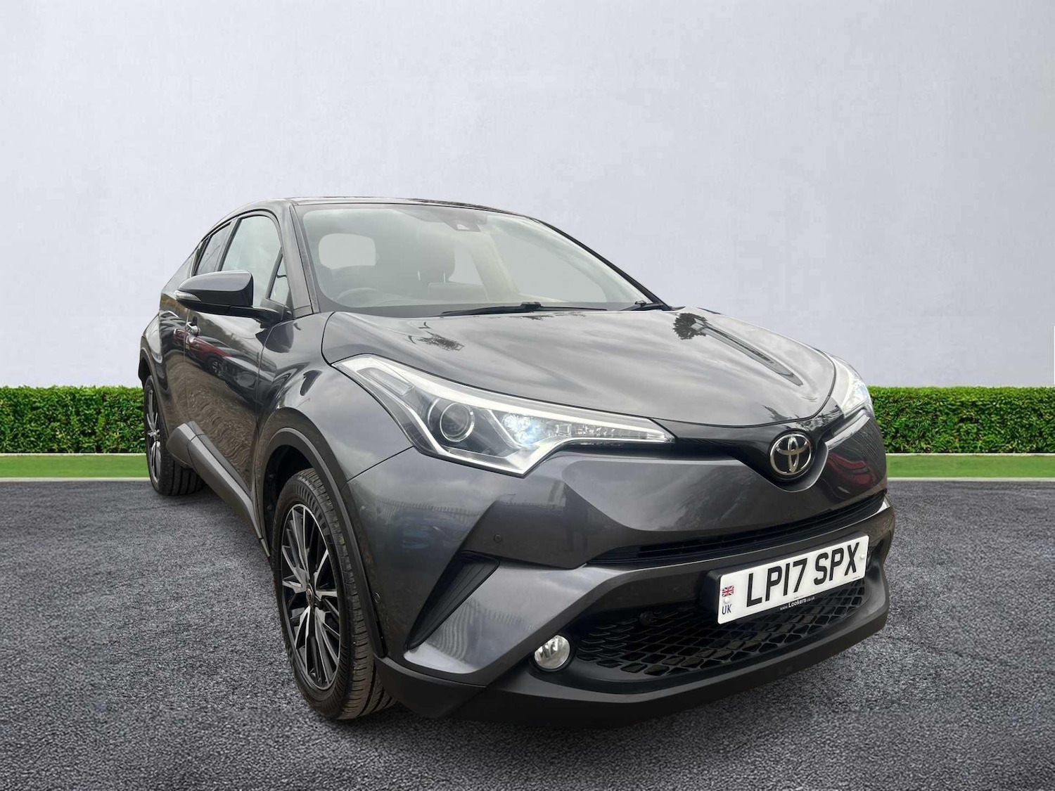 Used Toyota C-HR 2017 for sale - 76064373: Photo 1