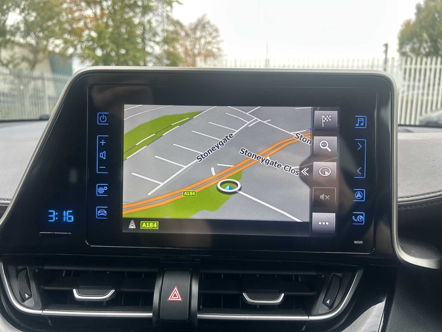 Used Toyota C-HR 2017 for sale - 76064373: Photo 10