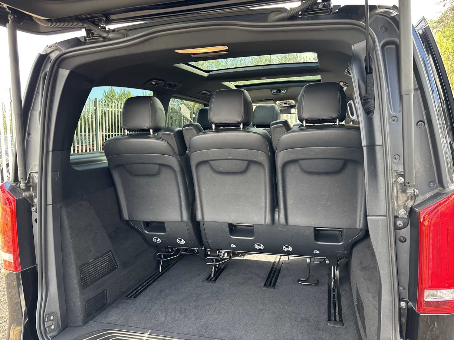 Used Mercedes-Benz V-Class 2023 for sale - 76219168: Photo 16