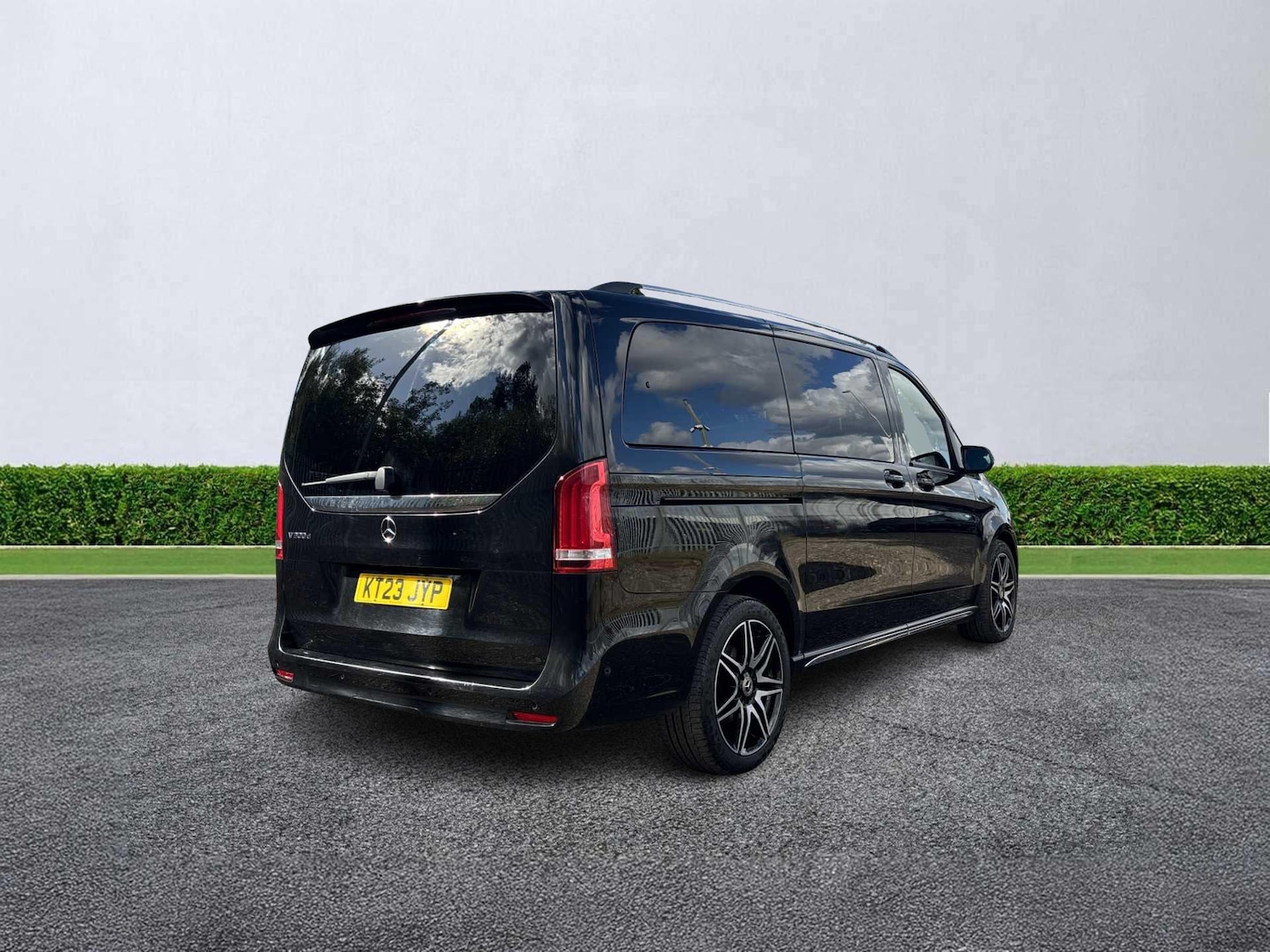 Used Mercedes-Benz V-Class 2023 for sale - 76219168: Photo 17