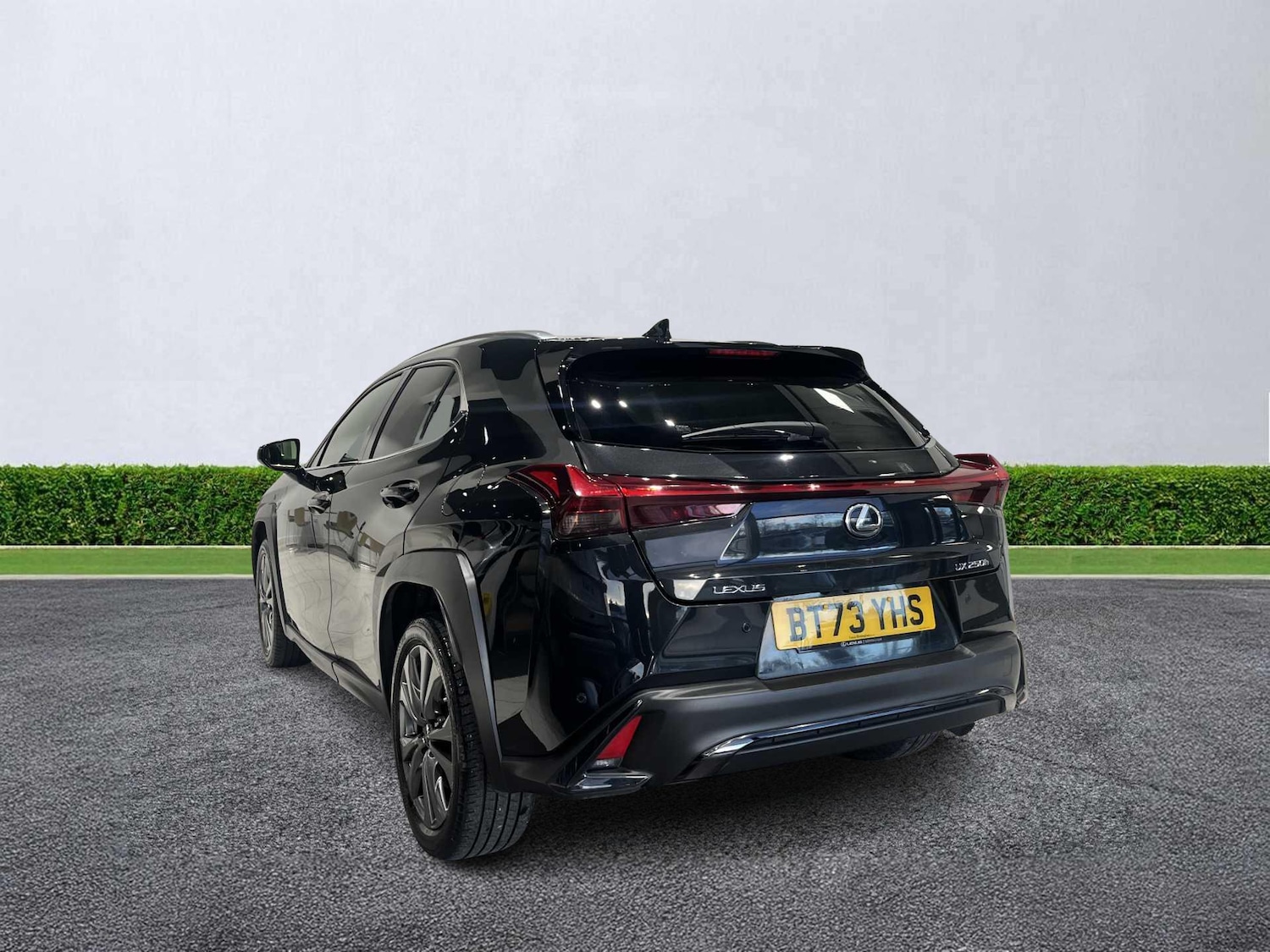 Used Lexus UX 2023 for sale - 76982905: Photo 2
