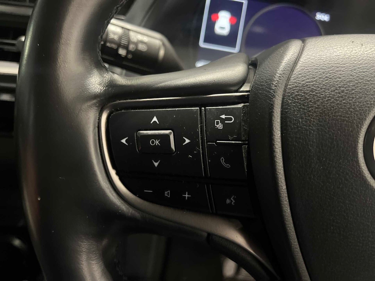 Used Lexus UX 2023 for sale - 76982905: Photo 24