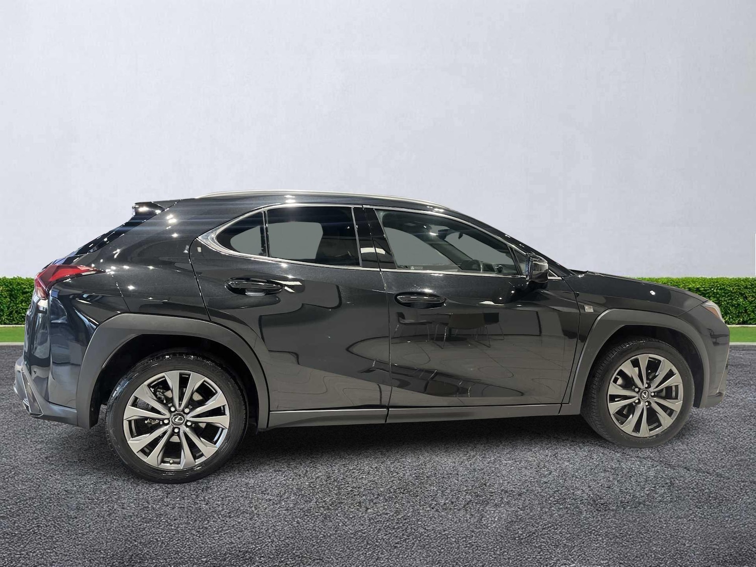 Used Lexus UX 2023 for sale - 76982905: Photo 3