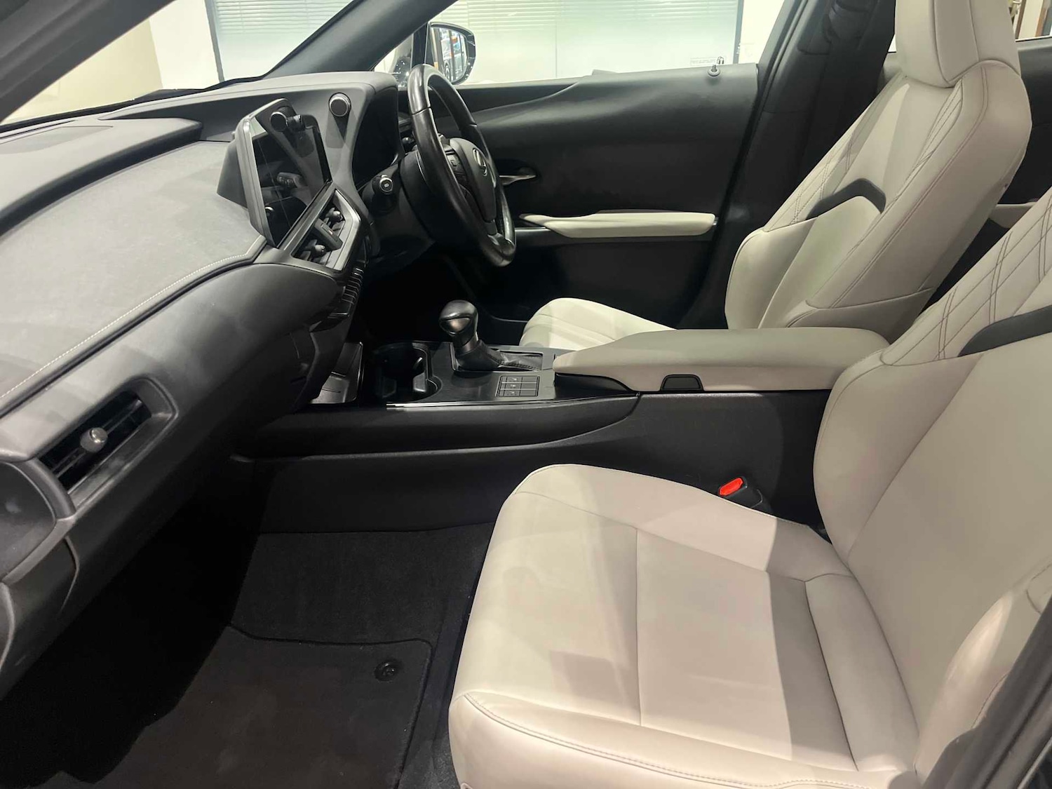 Used Lexus UX 2023 for sale - 76982905: Photo 7
