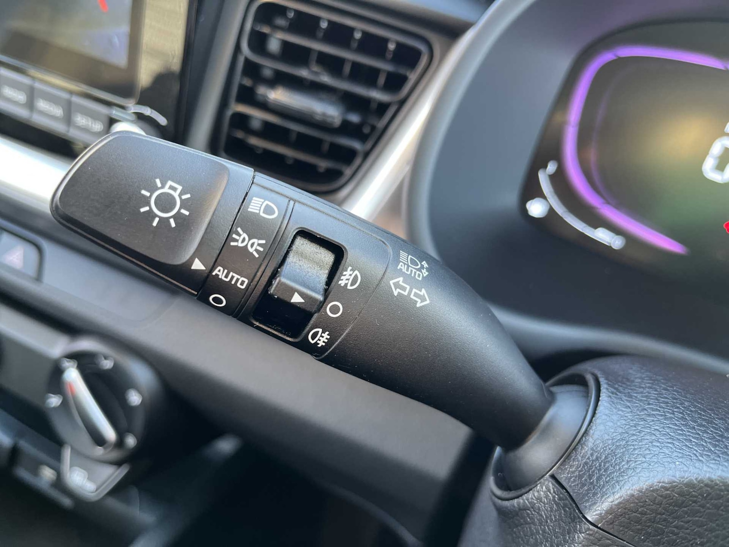 Used Kia Stonic 2025 for sale - 76402455: Photo 26