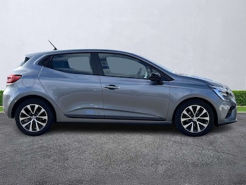 Used Renault Clio 2023 for sale - 78956911: Photo