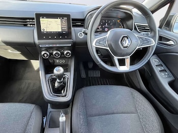Used Renault Clio 2023 for sale - 78956911: Photo