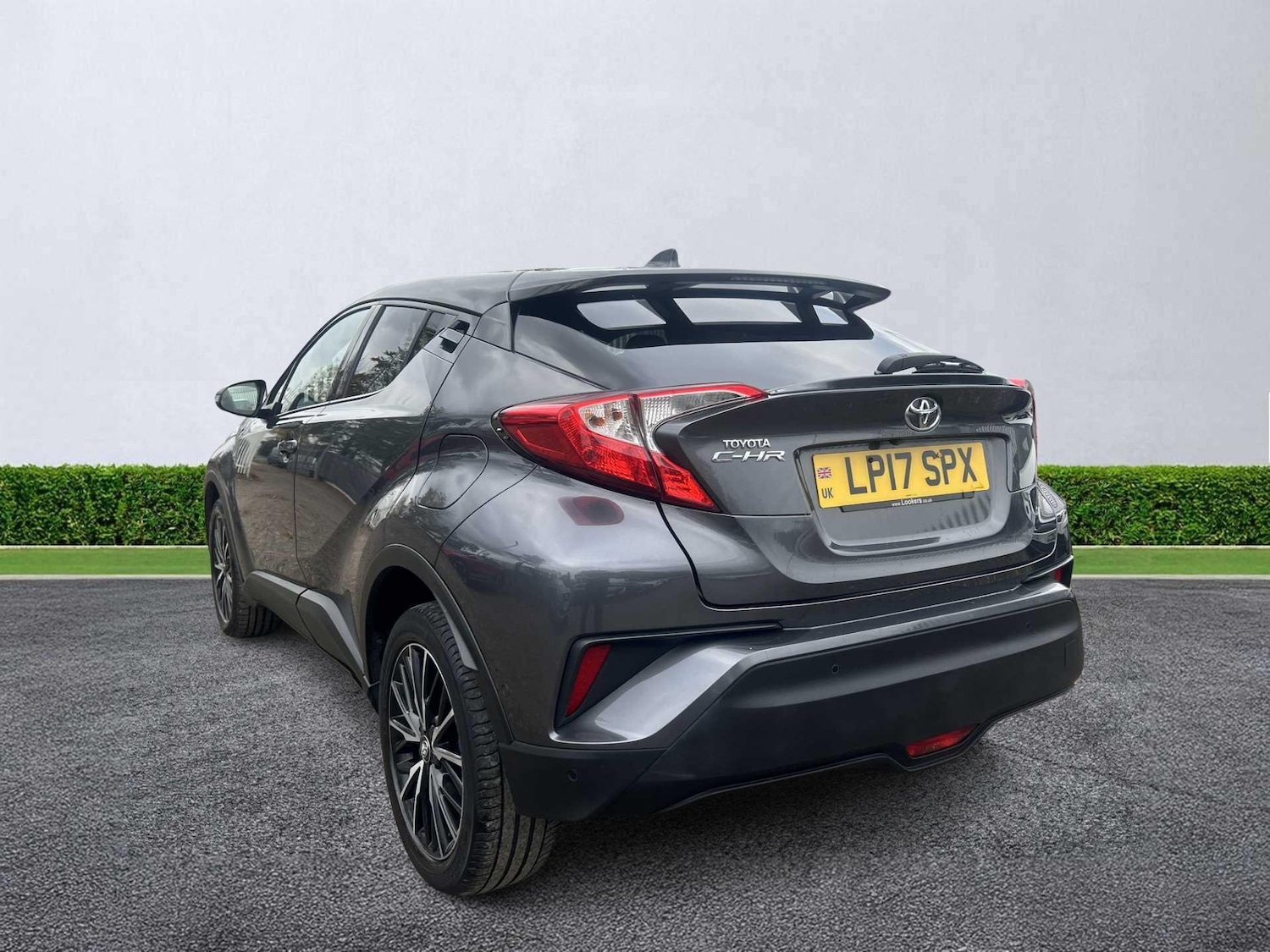 Used Toyota C-HR 2017 for sale - 76547743: Photo 2