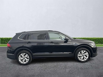 Used Volkswagen Tiguan Allspace 2024 for sale - 76594923: Photo