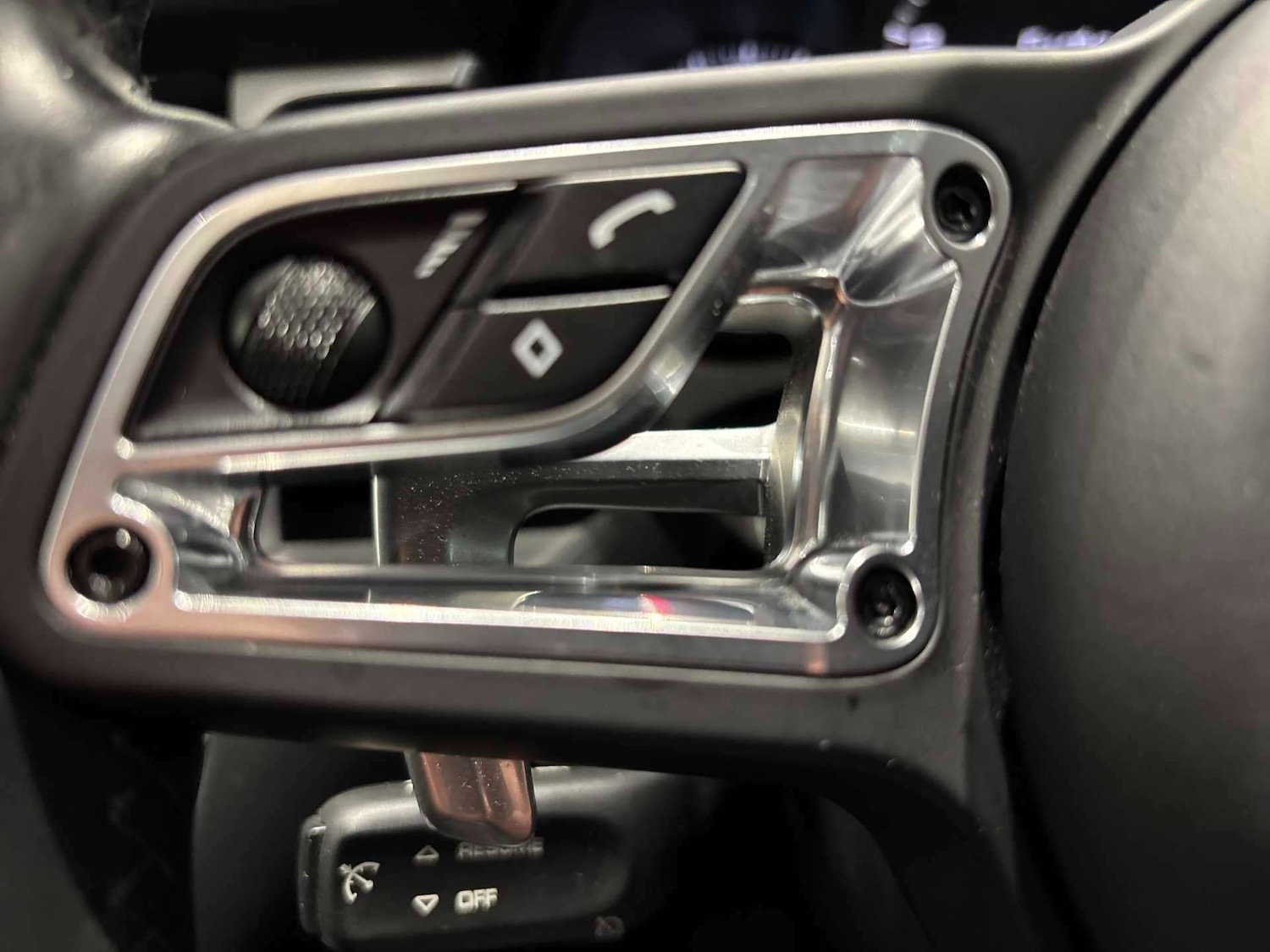 Used Porsche Macan 2020 for sale - 76809431: Photo 24